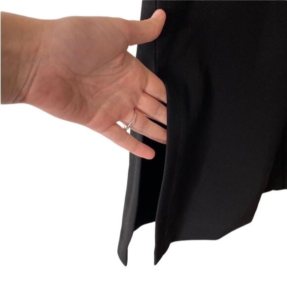 NWOT Trina Turk Black Spirited V-Neck Top Size 10 - Picture 4 of 6